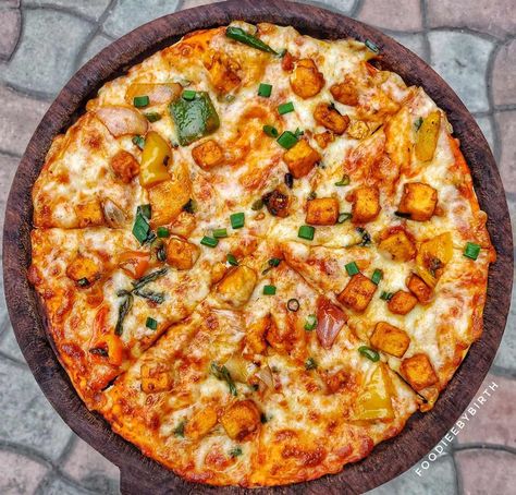 Tandoori Paneer Pizza, Paneer Tikka Pizza, Pizza Images, Paneer Pizza, Pizza Pictures, Tuna Pizza, Tandoori Paneer, Salmon Pizza, Salami Pizza