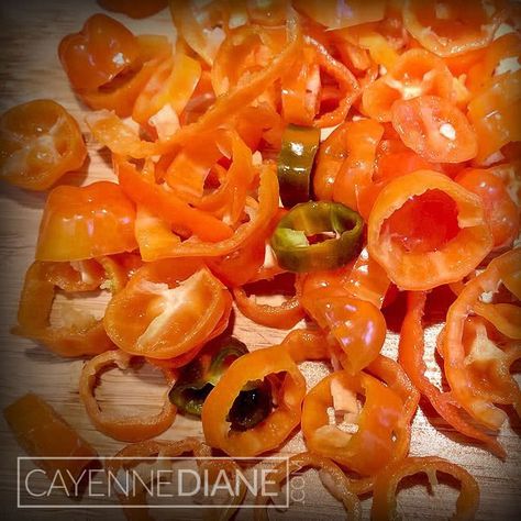 Pickled Habaneros Pickled Habanero Peppers Recipe, Pickled Habaneros, Pickling Hot Peppers Recipe, Cayenne Pepper Recipes, Habanero Recipes, Recipes With Banana Peppers, Pickled Hot Peppers, Hot Pepper Recipes, Pickled Vegetables Recipe