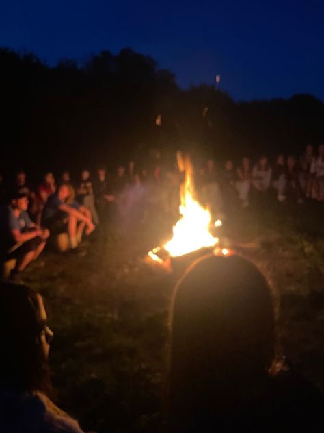 #camping #fire #campfire #fall #autumn School Camp Aesthetic, School Bonfire, Camping Bonfire, Alphabet Dating, Camping Fire, Friends School, School Camp, Aesthetic Friends, Camping Aesthetic