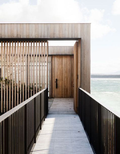 The Design Files: Bunker Down In This Arresting Australian Beach House Australian Beach House, Beach Houses Architecture, Beach House Exterior, Australian Beach, Top Architects, Beach Shack, Australian Architecture, Modern Beach House, Beach House Interior