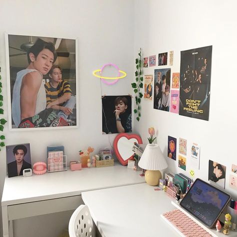 Exo Bedroom Ideas, Exo Bedroom, Exo Room Decor, Future Bedroom Ideas, Exo Aesthetic, Kpop Room, Desk Inspo, Desk Inspiration, Pinterest Room Decor