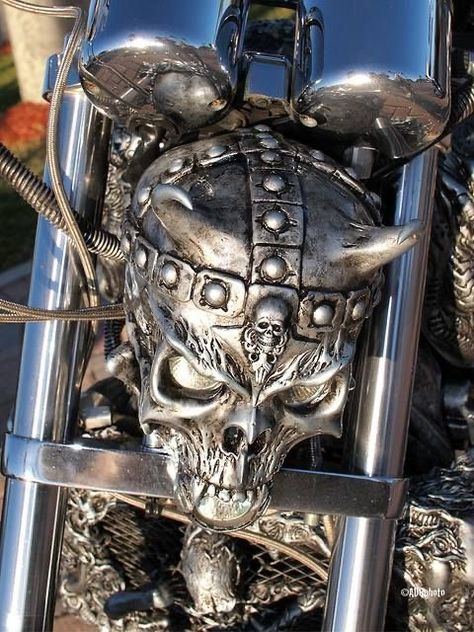 Goth Motorcycle, Custom Paint Motorcycle, Viking Skull, Motorcycle Paint Jobs, Dirt Bike Girl, Motorcycle Pictures, Pretty Bike, Custom Choppers, Motorcycle Painting