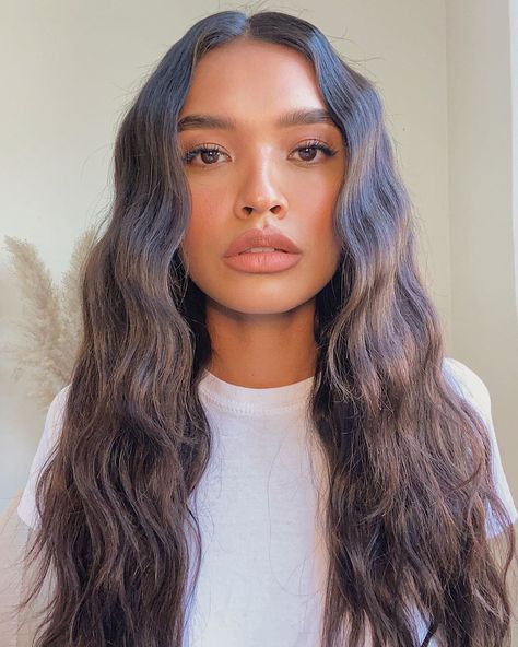 Nicole Elise on Instagram: “Mermaid waves all year round 🧜‍♀️ I used the @bondiboost wave wand to achieve this look #BoostYourRoots #BondiBoost” Summer Waves Hairstyles, Mermaid Waves Long Hair, Water Waves Hair, Mermaid Waves Hairstyles, Mermaid Style Hair, Mermaid Hair Brunette, Mermaid Waves Hair, Mermaid Hair Waves, Braid Waves