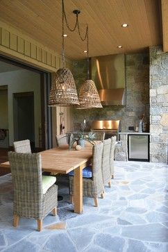 Soo inviting! Small Outdoor Kitchen Design, Small Outdoor Kitchens, Antique Light Fixtures, Pergola Lighting, Outdoor Chandelier, Basket Lighting, Outdoor Pendant Lighting, Outdoor Dining Area, Patio Lighting