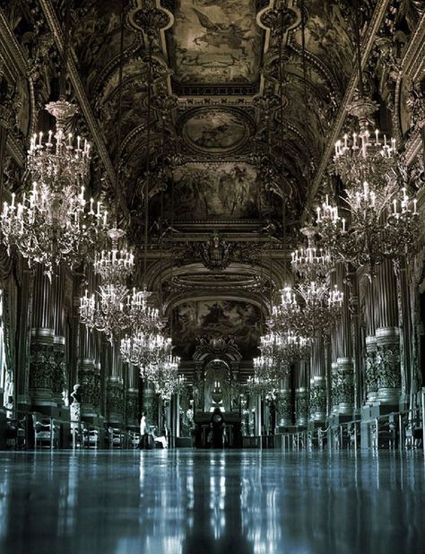 بيوت ملكية, Opera Garnier Paris, Paris Opera House, The Ceiling, Phantom Of The Opera, Beautiful Architecture, Beautiful Buildings, Pretty Places, Oh The Places Youll Go