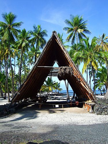 Hawaiian hale at Pu'uhonua o Honaunau | A hale (house) at Pu… | Flickr Hawaiian Hale, Hawaiian Architecture, Hawaiian House, Hale House, Bahay Kubo, Minecraft Inspo, Hawaiian Culture, Cob House, Frame House