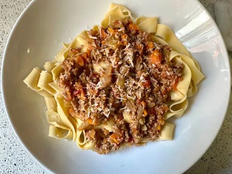 Stanley Tucci’s 20-Minute Bolognese Will Become a Weeknight Dinner Staple in Your House Quick Bolognese, Homemade Bolognese Sauce, Homemade Bolognese, 5 Ingredient Dinners, Stanley Tucci, Quick Dishes, Bolognese Recipe, Global Recipes, Salad Side Dishes