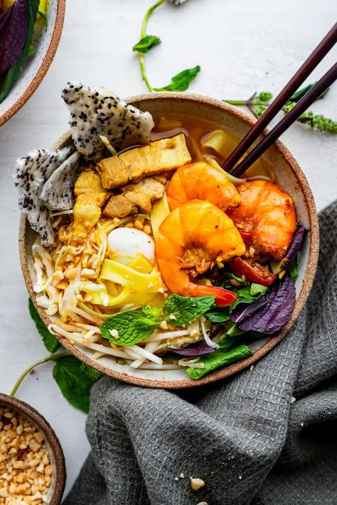 Mi Quang (Vietnamese Turmeric Noodle Soup from Quang Nam) - Cooking Therapy Vietnamese Dishes, Asian Chicken Recipes, Stew Meat Recipes, Pork Recipes Easy, Pork Loin Recipes, Healthy Salmon Recipes, Easy Asian Recipes, Tenderloin Recipes, Baked Salmon Recipes