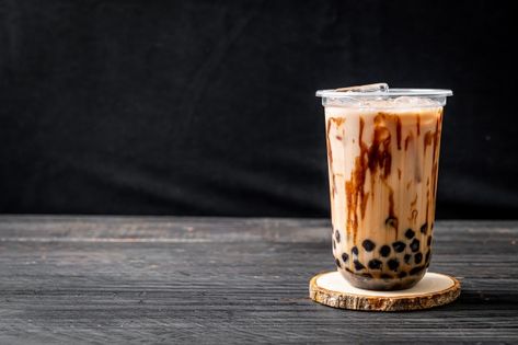 Taiwan milk tea with bubble | Premium Photo #Freepik #photo #food #party #wood #table Lychee Bubble Tea, Thai Tea Boba, Taro Bubble Tea, Boba Tea Recipe, Bubble Tea Flavors, Bubble Tea Recipe, Milk Tea Recipes, Bubble Tea Boba, Tea Logo