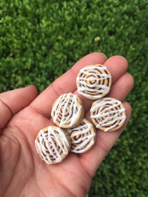 Cinnamon Roll Magnet Polymer Clay Food Cinnabon Refrigerator Magnets - Etsy Clay Art Magnet, Cute Clay Magnet Ideas, Diy Polymer Clay Magnets, Food Magnets Diy, Clay Food Magnets Diy, Clay Magnets Food, Food Magnets Clay, Food Fridge Magnets, Diy Clay Magnet Ideas