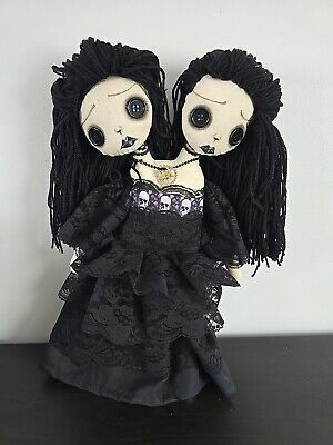 Handmade Gothic Halloween Rag Doll Conjoined  Twins Handmade Unique Rare!   | eBay Button Eyed Dolls, Gothic Doll Costume, Porcelain Doll Face Mask, Gothic Blythe Doll, Creepy Cute Dolls, Goth Blythe Dolls, Conjoined Twins Oc, Scary Baby Dolls, Ragdoll Doll