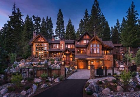 Exquisitely designed rustic lakeside home in the Nevada mountains Log Cabin Mansions, Cabin Mansion, Mansion Exterior, Lake Houses Exterior, Architecture Model Making, Modern Mansion, Log Cabin Homes, Village House Design, Mountain Homes