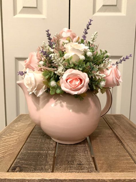 Pretty in Pink! This artificial arrangement features pink and cream roses. It is so pretty....display it all year. Teapot Vase Flower Arrangements, Rose Flower Arrangements Vases, Teapot Floral Arrangements, Tea Pot Flower Arrangements, Tea Party Flower Arrangements, Teapot Flower Arrangements, Teapot Arrangements, Tea Pot With Flowers, Boho Floral Arrangements