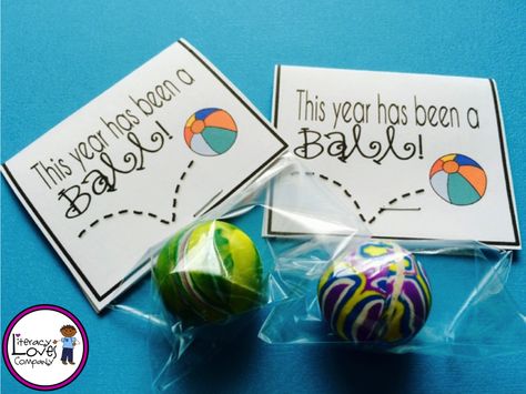 The end of the school year is quickly approaching. This great DIY gift idea is a perfect the last day of school. Classmate Gifts, Student Treats, Classmates Gifts, Class Gifts, Gifts For Students, Bouncy Balls, School Treats, Preschool Graduation, Fun Crafts To Do