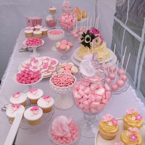 Party Treat Table Ideas, Birthday Party Snack Table, Birthday Snack Table, Baby Shower Treat Table, Treat Table Ideas, Sweet Table Ideas, Candy Table Ideas, Candy Bar Ideas, Pink Candy Buffet