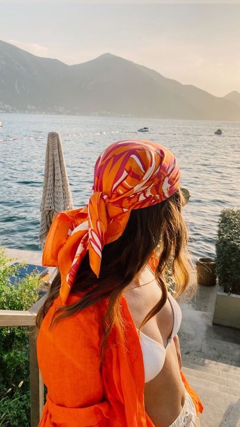 Beach Head Scarf, Beach Outfit Dress, Beach Aesthetic Outfits, Dress Blue Long, Countryside Fashion, Bandana Outfit, Summer Picture Poses, Orange Scarf, Beach Fits