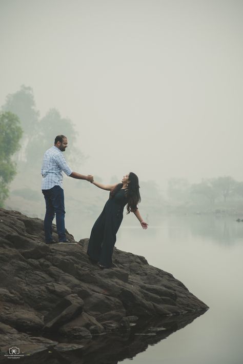 Riverside prewedding shoot Riverside Couple Photoshoot, Prewedding Poses, Side Pose, Prewedding Shoot, Pregnancy Pics, River Side, Maternity Photography Poses Pregnancy Pics, Lake Photography, Couple Pose