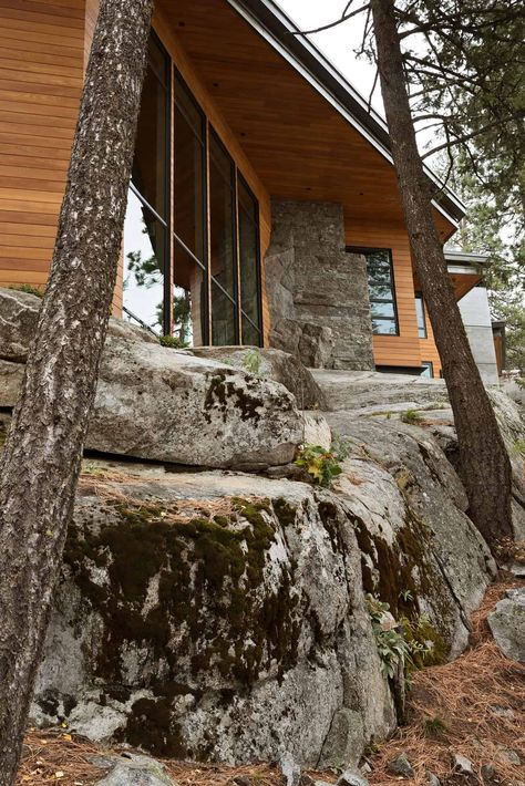 A serene lake house cuts into a rocky outcrop in Western Idaho Cliffside House, Modern Lake House, Hillside House, Cliff House, Ski House, Curved Staircase, Ski Chalet, Cabinetry Design, Cottage Ideas