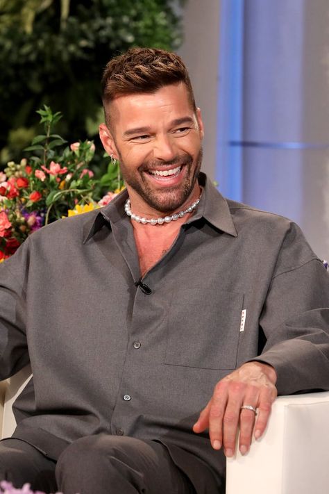 Ricky Martin Talks Parenting and CoComelon on Ellen Ricky Martin 90s, Alex Morgan Hot, Cocomelon Family, Broken Iphone, Being A Father, Family Coloring Pages, Dark Feeds, Ellen Degeneres Show, Alex Morgan