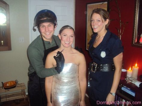 AWESOME Dexter Halloween Costume Couple, Dexter Halloween Party, Dexter And Rita Halloween Costume, Dexter Morgan Halloween Costume, Debra Morgan Outfits, Dexter Morgan Outfit, Dexter Cosplay, Dexter Halloween Costume, Dexter Costume