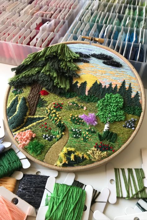 Forest Embroidery Pattern, Embroidery Hoop Art Diy Free Pattern, Embroidery Landscape Easy, Embroidery Forest, Loop Embroidery, Embroidery Aesthetic, Forest Embroidery, Embroidery Landscape, Embroidery Decor