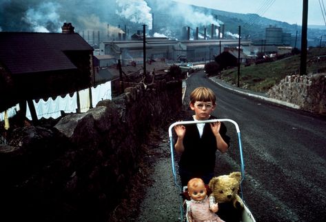 Elliott Erwitt, Bruce Davidson, Street Photography Tips, Photography Genres, Martin Parr, Magnum Photos, Street Photographers, Documentary Photography, Colour Photograph