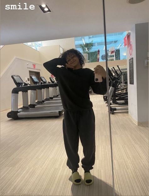 Bummy Outfits Sweatpants, Black Baggy Sweats Outfit, Baggy Sweats Outfit, Baggy Clothes Style, Fits Baddie, Outfits Sweatpants, Sweatpants Outfits, Outfit Inso, Sweats Outfit