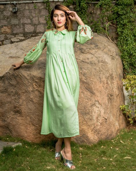 Balloon Sleeves Kurti Indian, Balloon Sleeves Kurti, Pakistani Latest Fashion, Pollution Poster, Sleeves Kurti, Plain Kurti Designs, Box Pleated Dress, Plain Kurti, Kurtis Conner