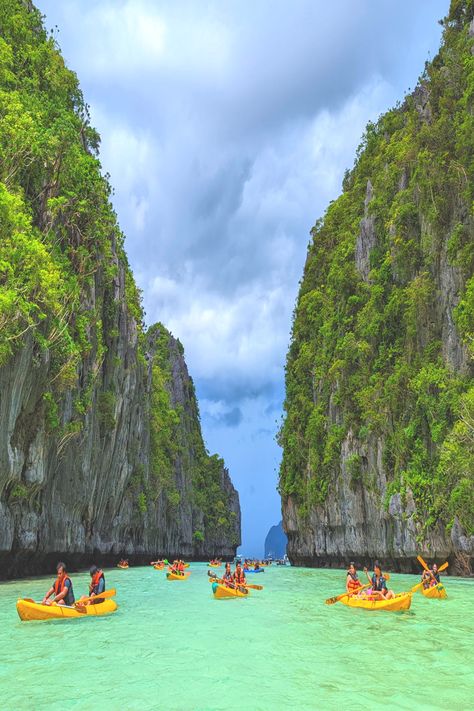 El Nido, Palawan is famous for its beaches and island hopping tours. Kayaking in the Big Lagoon offers stunning views and amazing waters. Big Lagoon El Nido Palawan, Palawan Philippines Aesthetic, El Nido Palawan Aesthetic, Palau Aesthetic, Manila Aesthetic Night, Filipina Aesthetic, Manila Aesthetic, Philippines Aesthetic, Phillipines Travel