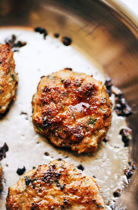 Sage Rosemary Turkey Sausage Patties - Paleo Gluten Free Eats Turkey Sausage Patties, Whole30 Breakfast Sausage, Paleo Breakfast Sausage, Homemade Breakfast Sausage Recipe, Rosemary Turkey, Turkey Sausage Recipes, Whole30 Breakfast Recipes, Turkey Egg, Homemade Breakfast Sausage