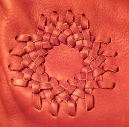 Braiding Patterns, Zia Symbol, Leather Braiding, Couture Cuir, Leather Applique, Leather Scrap, Leather Handbags Handmade, Leather Craft Projects, Leather Diy Crafts