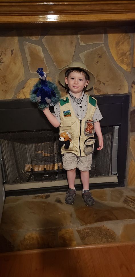 Zoologist zookeeper costume. Spirit Week Career Day! Zoologist Outfit, Zoologist Costume, Career Day Outfits Spirit Week, Career Day Spirit Week, Career Day Costumes, Zookeeper Outfit, Career Day Dress Up Ideas, Zookeeper Costume, Shirt Dress Outfit Fall