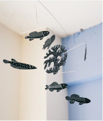 Fish mobile 2. Makota Kagoshima. Makoto Kagoshima, Fish Mobile, Origami Mobile, Ceramic Pendant Necklace, Mixed Media Sculpture, Kagoshima, Mobile Art, Kinetic Art, Kinetic Sculpture