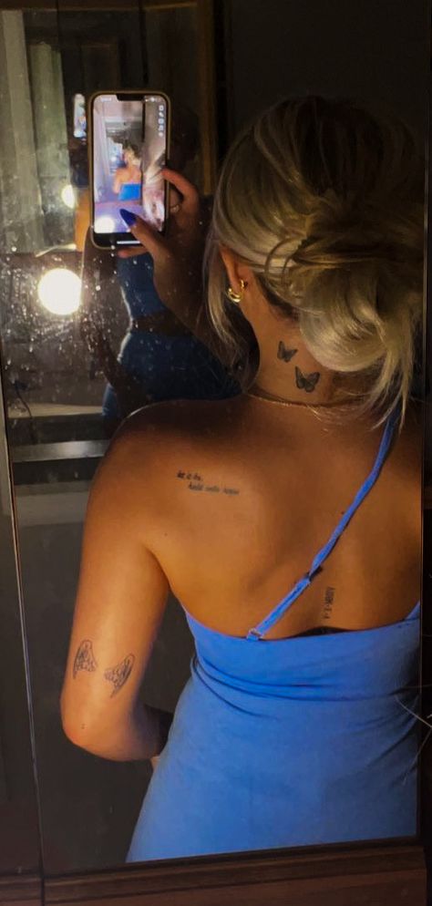 Cute Tattoos For Back Of Arm, Inner Top Arm Tattoo Women, Mid Back Side Tattoo, Coverup Neck Tattoos Women, Behind The Arm Tattoo Women Simple, Tattoo Ideas Female Tricep, Back Upper Shoulder Tattoo For Women, Simple Tattoos On Back, Women Above The Knee Tattoo