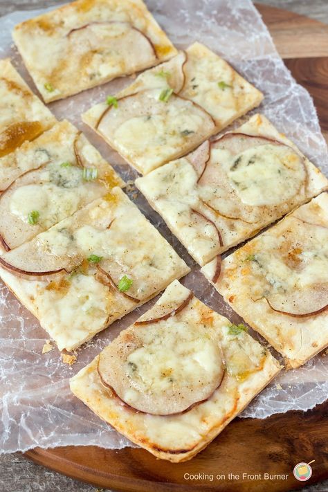 Tasty flatbread with the flavors of pear, gorgonzola and fig Pear Gorgonzola Flatbread, Pear And Blue Cheese Flatbread, Pizza Pear Gorgonzola, Pear Gorgonzola Pizza, Pear Prosciutto Gorgonzola Pizza, California Pizza Kitchen Pear Gorgonzola, Gorgonzola Pizza, Pizza Appetizers, Flatbread Recipes