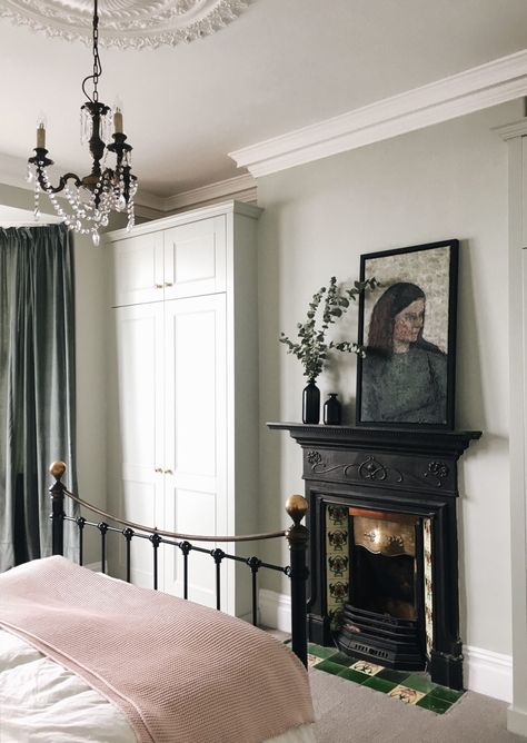 Ikea Vintage, Alcove Cupboards, Bedroom Built In Wardrobe, Victorian Bedroom, Bedroom Fireplace, Pink Blanket, Farrow And Ball, Vintage Bedroom, Trendy Bedroom