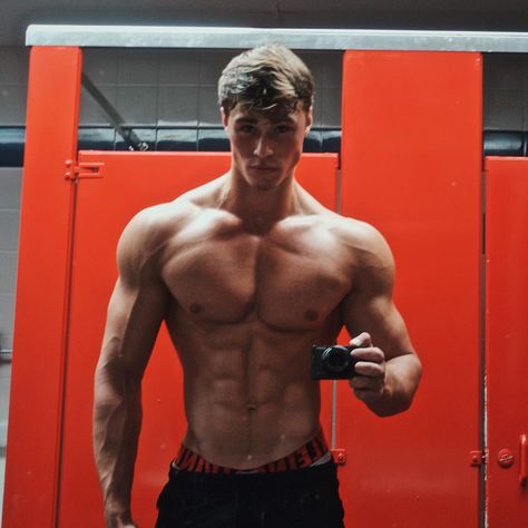 41.5 k mentions J’aime, 626 commentaires - David Laid (@davidlaid) sur Instagram : "Last day of fullness before Paris robs me of all my glycogen #200lb #bulking #bodybuilding…" David Laid Wallpaper, Gym Physique, David Laid, Jeff Seid, Fitness Video, Le Male, Gym Inspiration, Men's Muscle, Body Builder