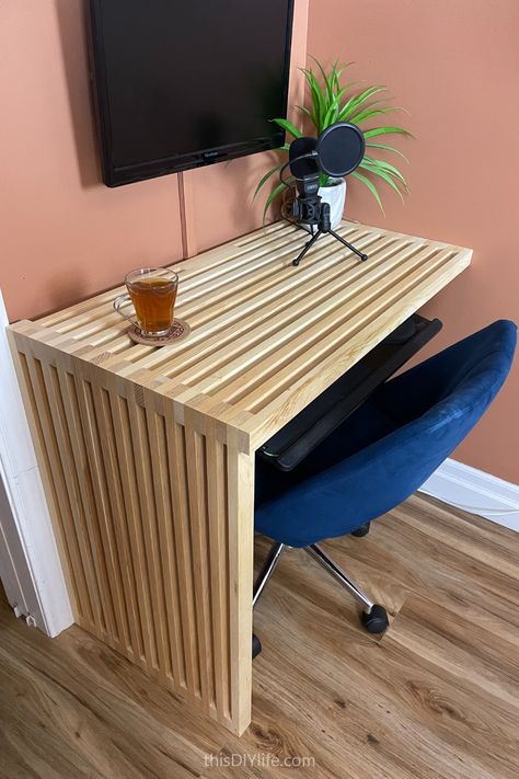 Airbnb Workspace, Computer Desk Diy, Diy Desk Ideas, Ikea Window Seat, Build Your Own Desk, Computer Desk Plans, Office Music Room, Upcycle Desk, Diy Window Seat