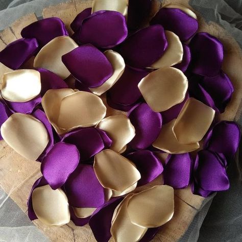 Rose Pedals, Ganpati Decor, Gold Wedding Flowers, Rose Gold Wedding Decor, Petal Toss, Purple And Gold Wedding, Flower Girl Petals, Real Rose Petals, Petal Confetti