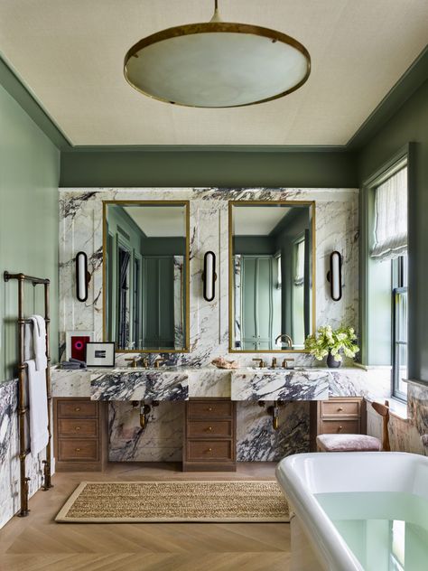 Inside a Colorful Manhattan Townhouse Where Brad Ford Perfectly Blends Old and New - 1stDibs Introspective Incredible Bathrooms, New York Townhouse, Arizona Living, Traditional Bathrooms, Large Bathroom, Coffee Room, Master Ensuite, Bathing Beauty, Bad Inspiration