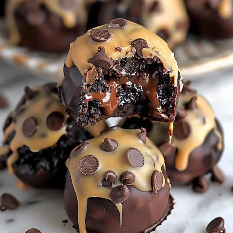 Chocolate Chip Cookie Dough Brownie Bombs Ashley Rivera, Desert Dessert, Brownie Trifle, Chocolate Candy Recipes, Chocolate Cookie Dough, Desserts Chocolate, Easy Baking Recipes Desserts, Sweet Snacks Recipes, Fun Baking Recipes