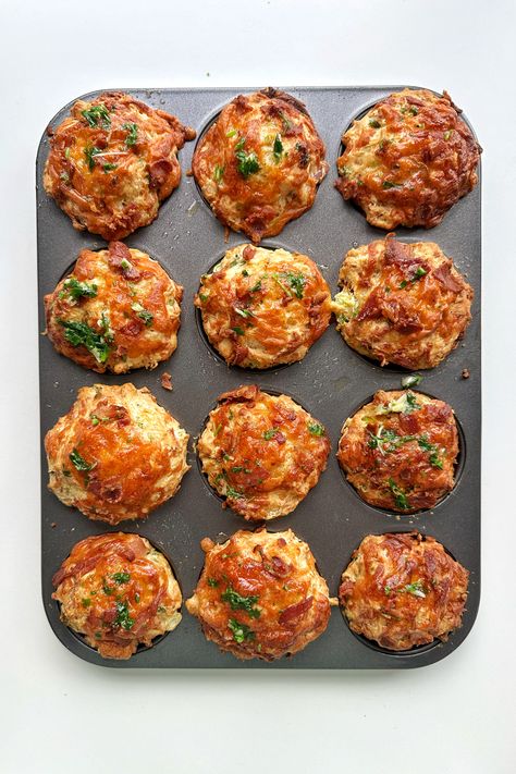 Cheese and Bacon Muffins (the best version) Lunch Muffins Healthy, Bacon Breakfast Muffins, Savory Muffins Healthy, Bacon Muffins Recipes, Bacon Muffins Breakfast, Savory Muffins Breakfast, Savoury Muffins Recipes, Bacon Pancake Muffins, Bacon And Cheese Muffins