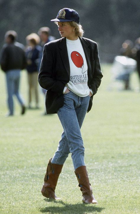 Fall fashion, fall trends, fall style, outfit inspiration, baseball hat Kate Und William, Botas Western, Prins William, Vogue Photo, Princess Diana Fashion, Famous Outfits, Lauren Hutton, Princes Diana, Looks Country