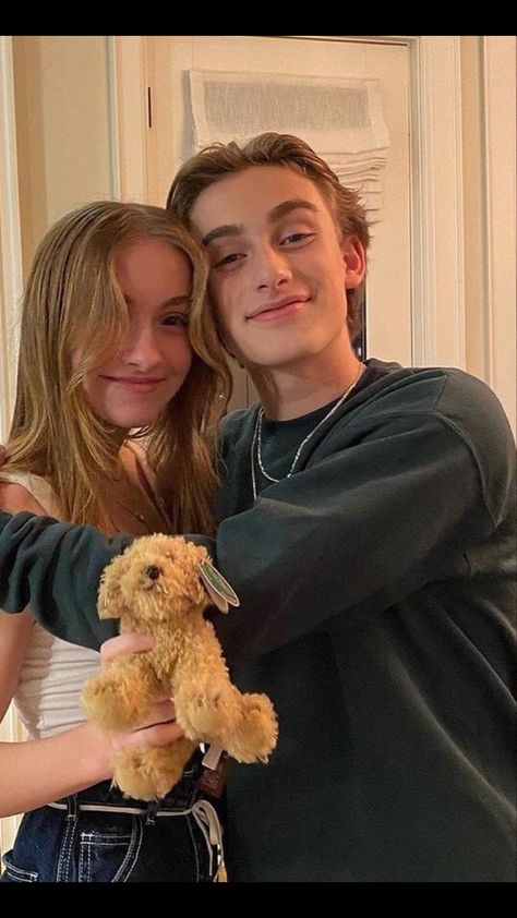 Brother And Sister Twins, Lauren Orlando, Sisters Goals, Siblings Goals, Orlando Family, Sister And Brother, Friendship Photoshoot, Black Panther Art, Johnny Orlando