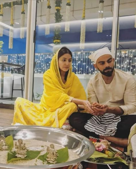 Virat Kohli Anushka Sharma, Virat Kohli And Anushka Sharma, Kohli Anushka, Virat Anushka, Anushka Sharma Virat Kohli, Diwali Puja, Anushka Sharma And Virat, Simple Arabic Mehndi, Virat Kohli And Anushka