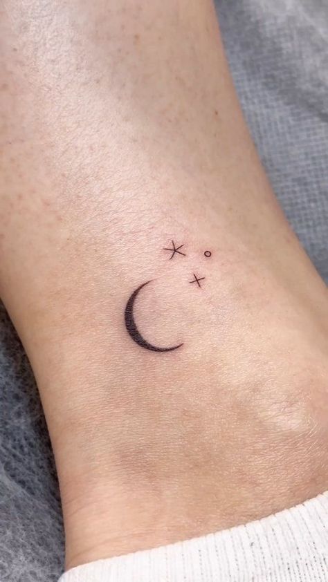 Facebook Aesthetic Ankle Tattoo, Inside Ankle Tattoos, Tattoo Wedding, Stars Tattoo, Tattoo Wedding Rings, Crescent Moon Tattoo, Mini Tattoo, Tasteful Tattoos, Petite Tattoos