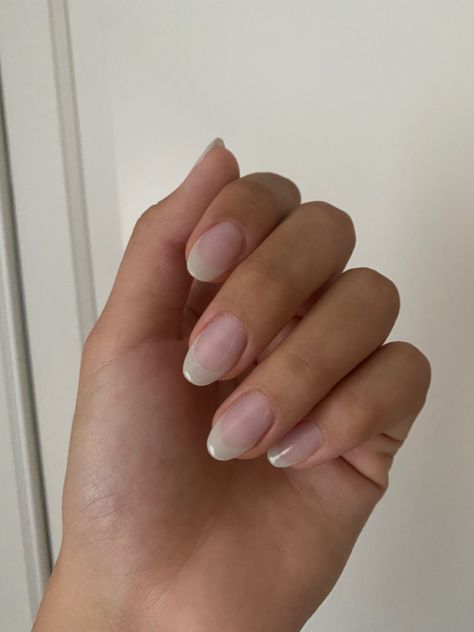 soft french nails light green American French Nails Acrylic, Naked French Tip Nails, Light French Nails, Soft French Tip, Modern Acrylic Nails, Soft French Manicure, Soft French Tip Nails, Soft French Nails, American French Nails