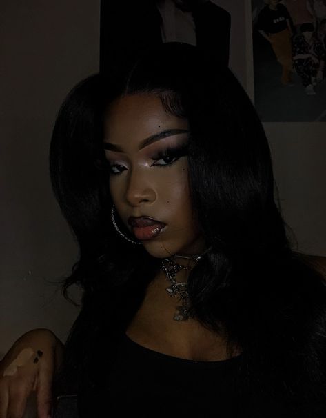 Everyday Y2k Makeup, Aesthetic Makeup Black Women, Vampire Makeup Brown Skin, Fem Makeup Looks, Baddie Grunge Makeup, Soft Goth Aesthetic Makeup, Girly Emo Aesthetic, Decades Makeup Looks, Cute Dark Makeup Looks