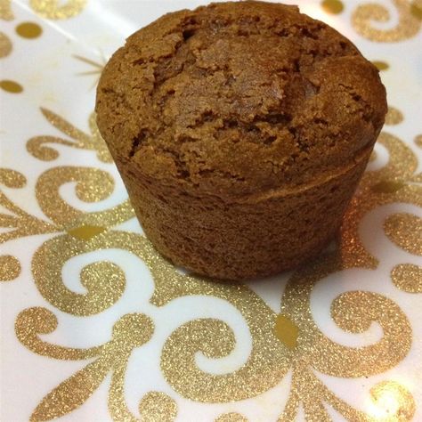 Gingerbread-Pear Muffins Pear Muffins Recipes, Pear Gingerbread, Pear Muffins, Gingerbread Muffins, Strawberry Muffins, Bran Muffins, Oatmeal Muffins, Pear Recipes, Gingerbread Recipe