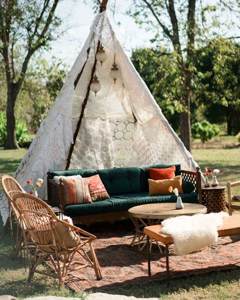 Backyard Engagement Parties, Wedding Lounge, Boho Wedding Inspiration, Brunch Wedding, Martha Stewart Weddings, Wedding Candles, Bohemian Wedding, Backyard Wedding, Martha Stewart